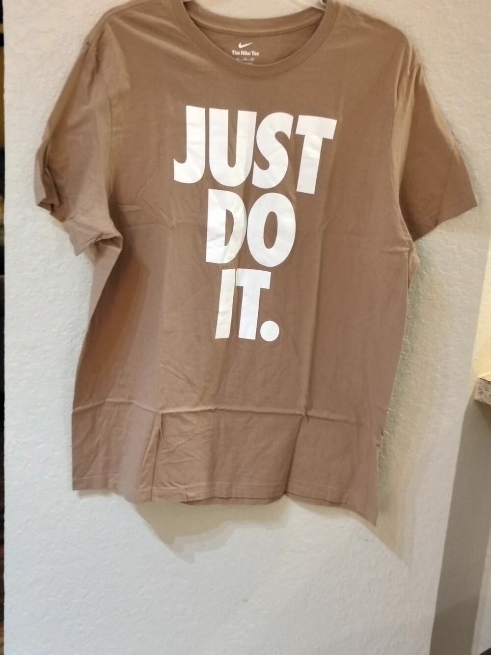Nike The Nike Tee "Just Do It" JDI Men's Graphic T-Shirt Brown Tan [2XL]